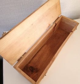 Jolie boîte à vin en bois. 