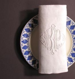 2 Serviettes de Table Brodées Monogramme R.P Français