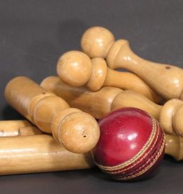 Jeu de Bowling Quilles en Bois / Balle de Cricket