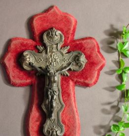 Christ en Croix sur Velours Rouge / Bénitier Mural Français