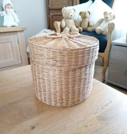 Joli panier en osier. 