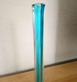 Vase soliflore bleu turquoise. 