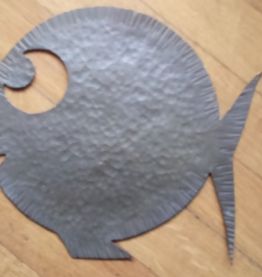 Poisson en métal martelé années 40