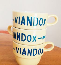 Lot de trois tasses