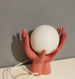 lampe mains céramique vieux rose avec globe opaline blanche