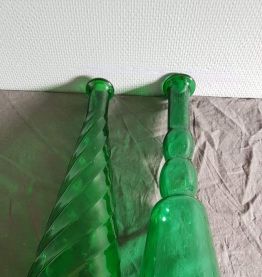 lot de 2 bouteilles carafes vertes dont 1 torsadée vintage