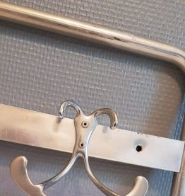 porte manteaux en aluminium avec 2 patères des années 60