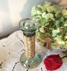 Joli bougeoir en verre et osier paille - Vintage