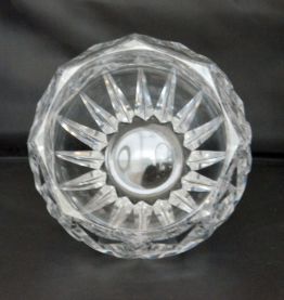 Vase en cristal taillé Haut. 18 cm dia 16 cm petites rayures