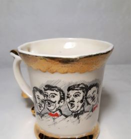 Tasse en faïence 4 personnages