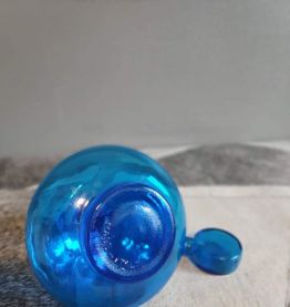 petite carafe italienne bleue avec bouchon arrondi