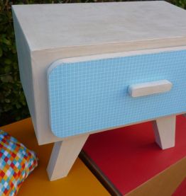 Meuble d'appoint en carton esprit vintage