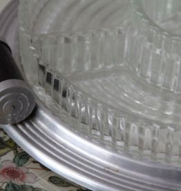 Plateau apéritif art déco, une coupelle fissurée
