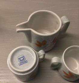 Tasse et pot à lait