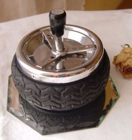 Cendrier à poussoir vintage