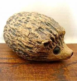 Petit hérisson en terre cuite