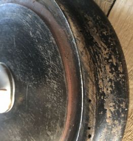 Jolie paire de globes de mariés avec la garniture 