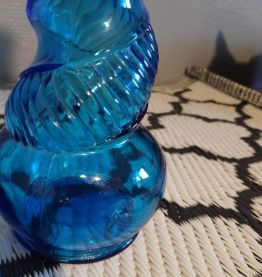 carafe bleue torsadée avec bouchon flamme