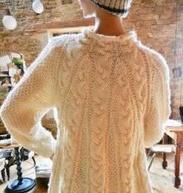Superbe pull à torsades écru en pure laine