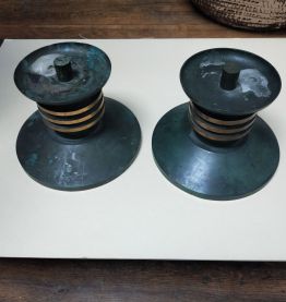 Paire de bougeoirs art déco en bronze