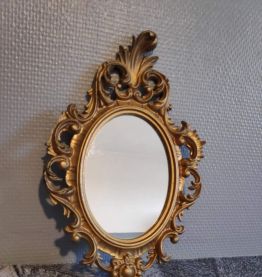 petit miroir ancien style rocaille en résine dorée