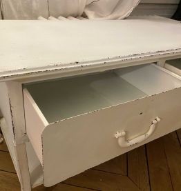 Petite console de chambre d'enfant
