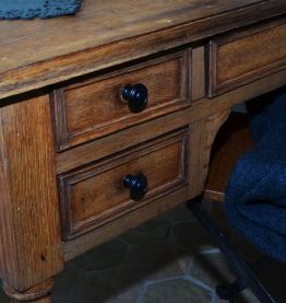 Bureau de style, en chêne massif 