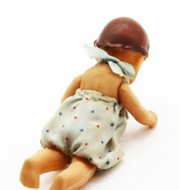 Petite poupée vintage