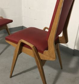 MAURICE PRÉ  Paire de chaises en orme. 