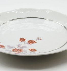 Plat en porcelaine roses