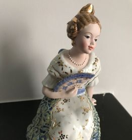Statuette Porcelaine ancienne "VALENCIANA" Collector !