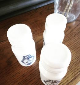 Pots apothicaires en opaline 