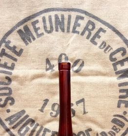 Jolie bouteille en verre ambré 