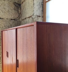 Armoire scandinave  en teck, étagères, penderie dlg G