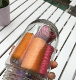 Globe décoratif et bobines vintage 