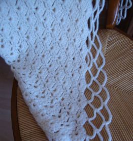 Châle crochet en laine acrylique blanche
