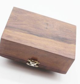 Boite bois sculpté