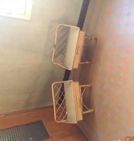 Table de chevet en rotin vintage 