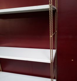 Étagère Tomado doré et plateaux  blanc  origine strig 1970. 