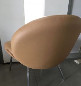 Fauteuil simili cuir beige 
