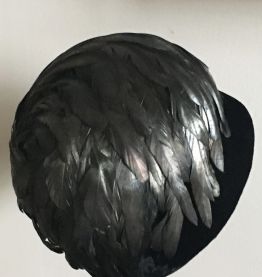 Chapeau cloche à plumes des années 30
