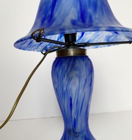 Lampe champignon en pate de verre de style art nouveau.