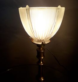 LAMPE  CALICE 1930  LAITON  tulipe verre moulé tres épaise  