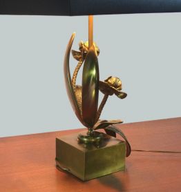 LAMPE EN MÉTAL ET FLEURS STYLISÉES
