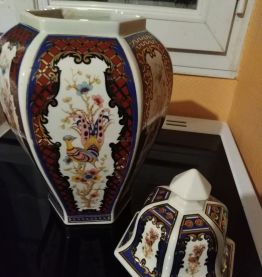 Vase avec couvercle Italy