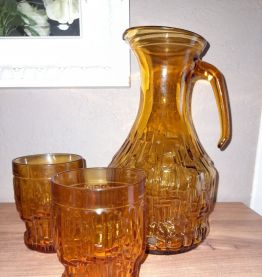 Service à orangeade, couleur ambre, vintage à souhait !