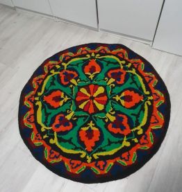 Tapis ethnique rond et coloré en Laine