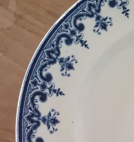 Lot 8 ASSIETTES FAIENCE DE ROUEN