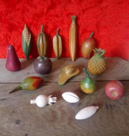 Ensemble de fruits et légumes en bois (Artisanat africain)