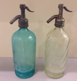 Lot de deux vieux siphons années 30, turquoise et vert d'eau